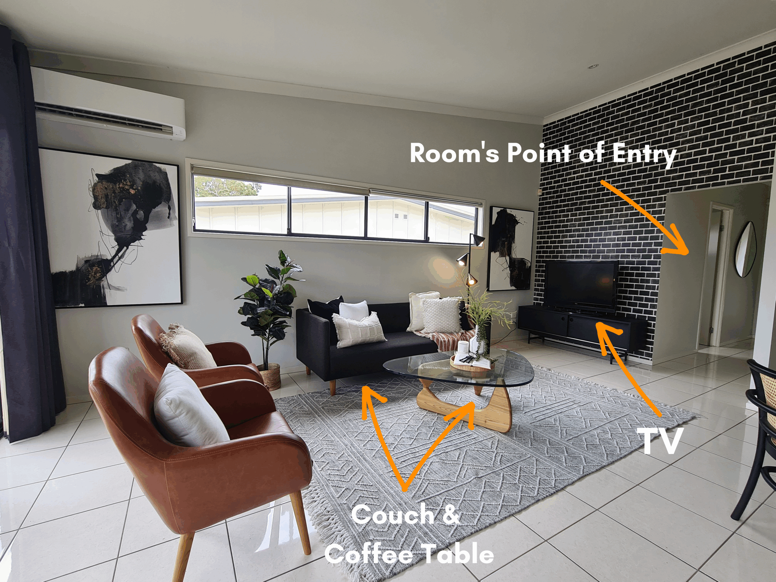 Sil - Living Room with TV